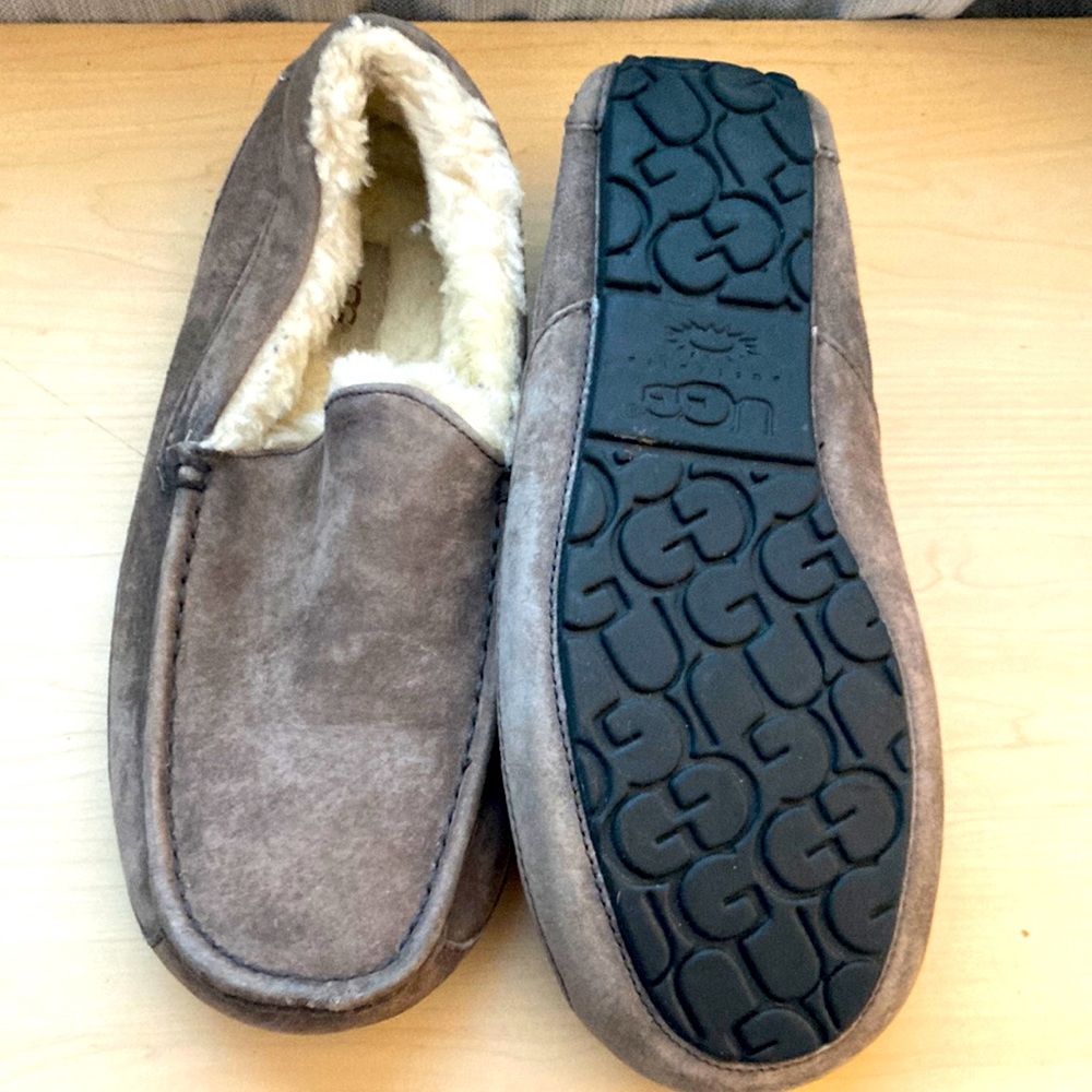 Mens UGG gray suede leather indoor outdoor slides in GUC minimal wear like new